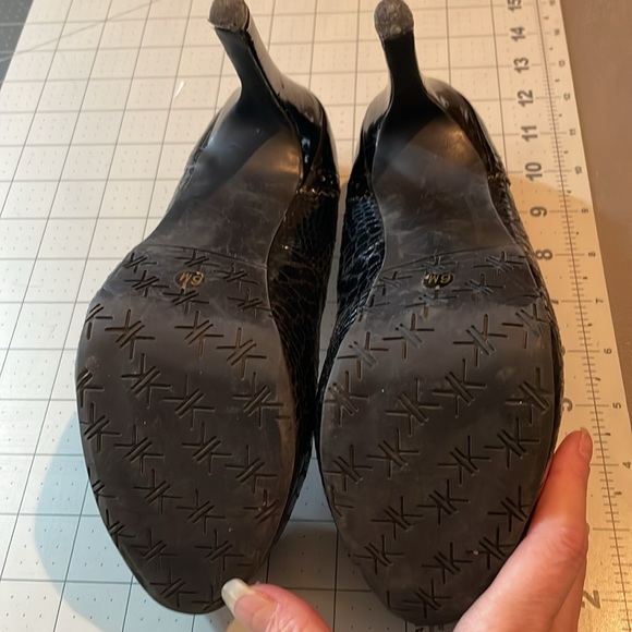 Black Pumps 5” Heel size 6 Faux Snake Embossed with Patton Heel Women’s Shoes - Picture 6 of 8